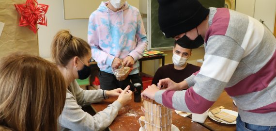 Bild zu Sozialpädagogische Assistentinnen/Sozialpädagogische Assistenten (ESA, 3 Jahre)