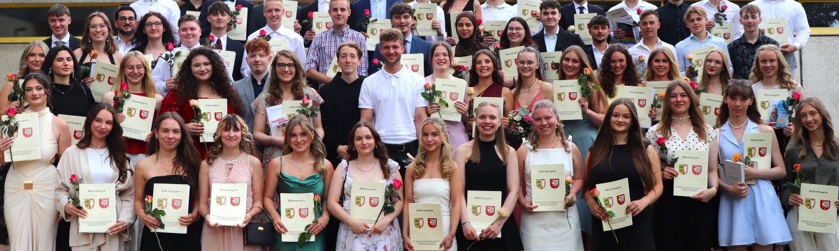 The winner takes it all … <br> Verabschiedung der Abiturientinnen und Abiturienten des Beruflichen Gymnasiums in Bad Oldesloe Berufsbildungszentrum Bad Oldesloe The winner takes it all … <br> Verabschiedung der Abiturientinnen und Abiturienten des Beruflichen Gymnasiums in Bad Oldesloe Berufsbildungszentrum Bad Oldesloe