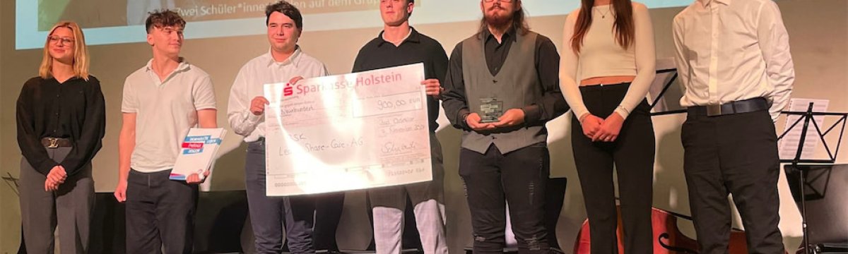 Learn-Share-Care AG erhält Auszeichnung beim Oldesloer Jugend Courage Preis Berufliche Schule des Kreises Stormarn in Bad Oldesloe Learn-Share-Care AG erhält Auszeichnung beim Oldesloer Jugend Courage Preis Berufliche Schule des Kreises Stormarn in Bad Oldesloe