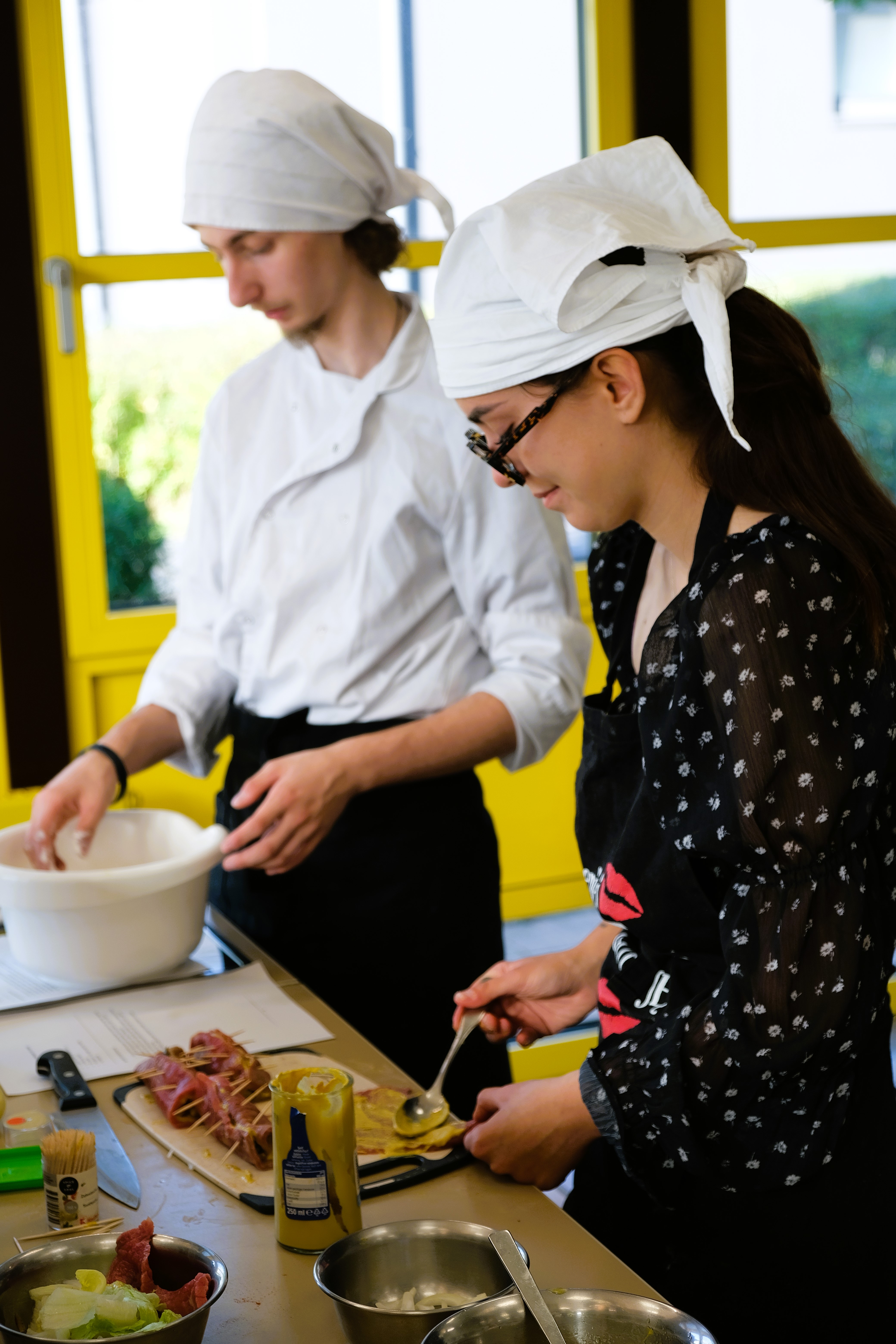 Rezepte werden ausprobiert.